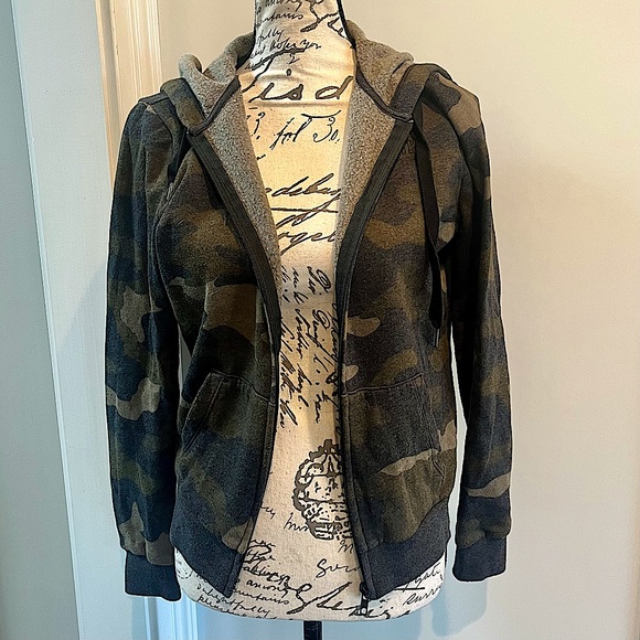 Victoria’s Secret Pink Camouflage Zip-Up Hooded Sweatshirt Jacket - Picture 9 of 15